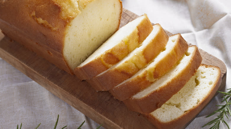 sliced pound cake