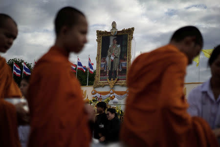 Buddhist monks line up while receiving alms as part of celebrations for the 65th birthday of Thai King Maha Vajiralongkorn in Bangkok, Thailand, July 28, 2017. REUTERS/Athit Perawongmetha