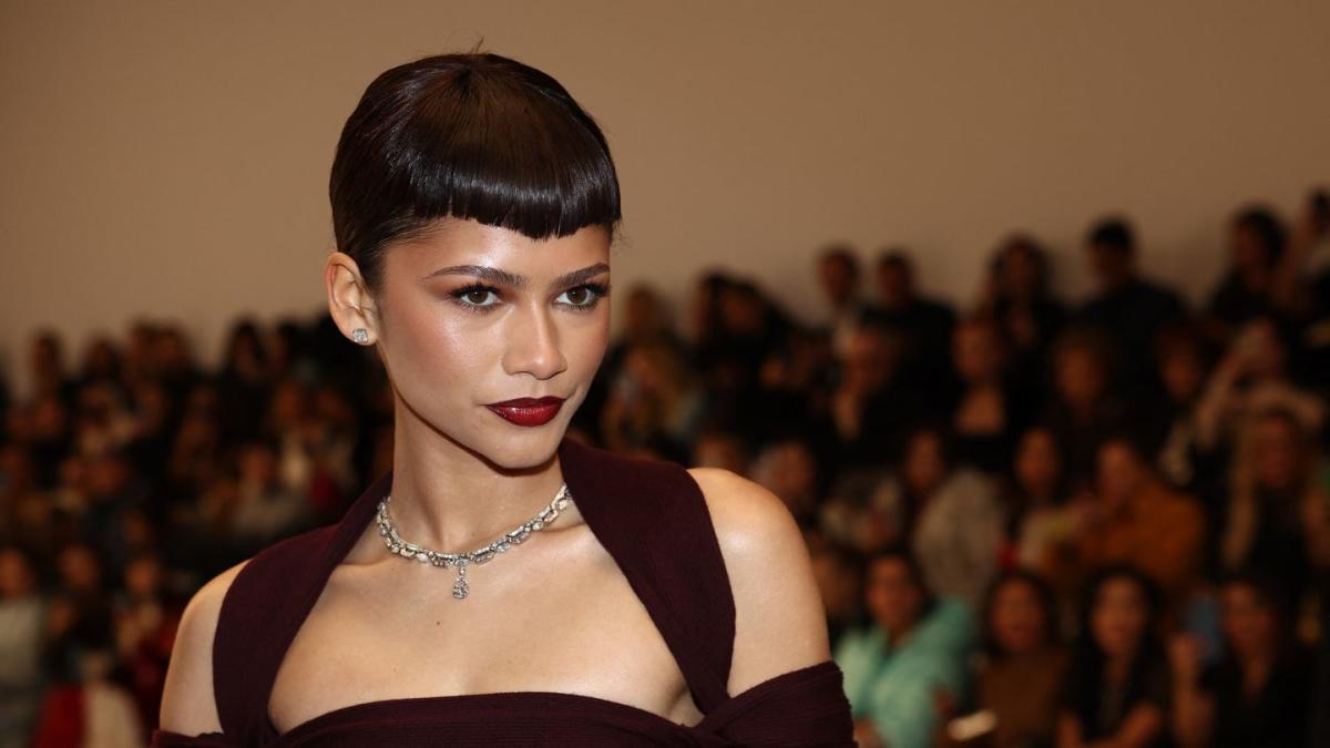 Zendaya Arrives at Fendi’s Paris Show in a Plum Gown and the Chicest ...