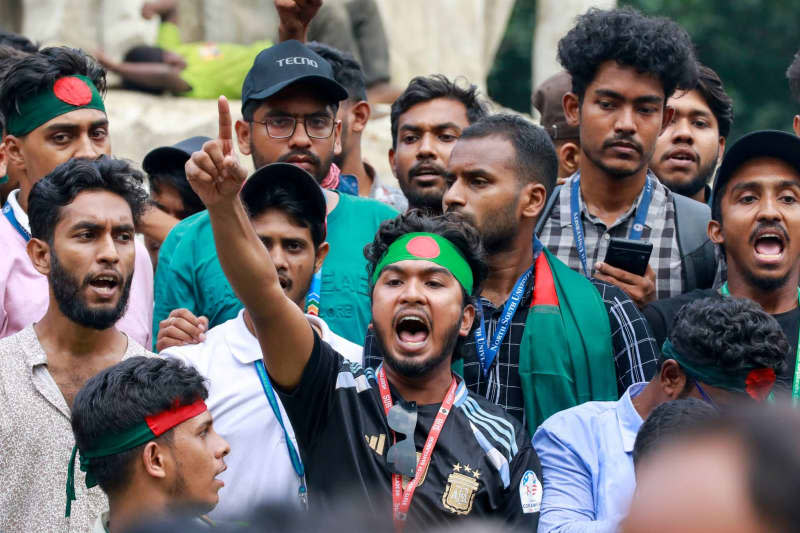 Activists of Students against Discrimination movement protest as part of the so-called 'Resistance Week' road march at the Dhaka University campus to press home their four-point demand that includes the trial of ousted prime minister Sheikh Hasina. Suvra Kanti Das/ZUMA Press Wire/dpa