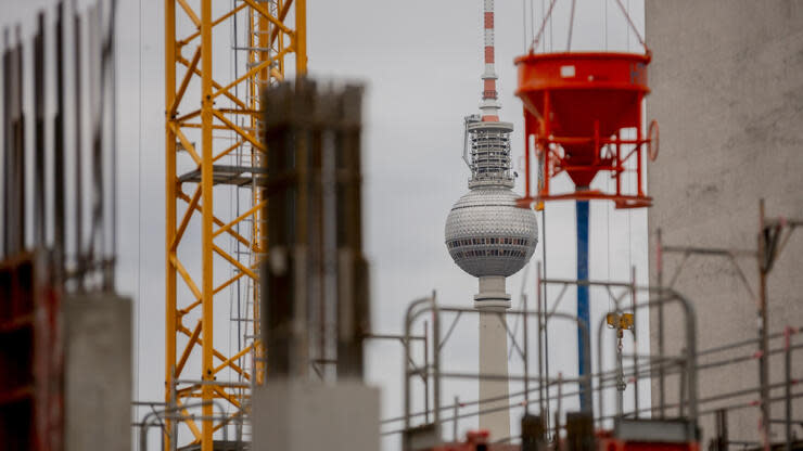 Wohnungsbau in Berlin: In der Hauptstadt braucht es Wohnungen. Doch Investoren klagen über lange Planungs- und Genehmigungszeiten. Foto: dpa