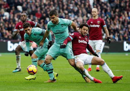 Soccer Football - Premier League - West Ham United v Arsenal - London Stadium, London, Britain - January 12, 2019 Arsenal's Lucas Torreira and Sokratis Papastathopoulos in action with West Ham's Felipe Anderson Action Images via Reuters/John Sibley