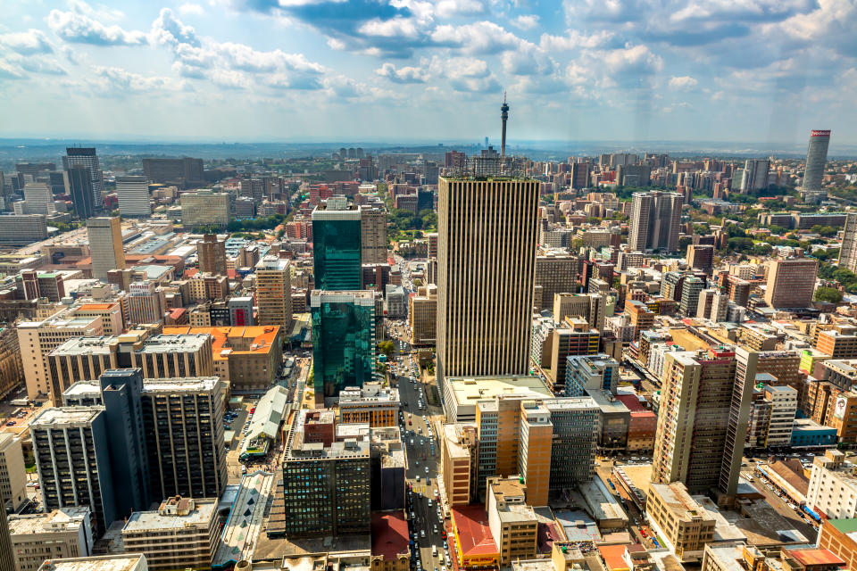 Vista aérea del horizonte de Johannesburgo, la ciudad más grande y poblada de Sudáfrica. Foto: Getty Images.