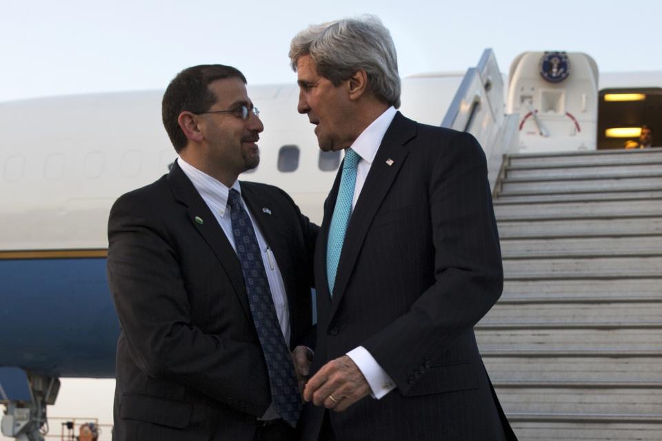 U.S. Ambassador to Israel Daniel Shapiro (L) greets U.S. Secretary of State John Kerry after Kerry landed at Ben Gurion International airport near Tel Aviv March 31, 2014. Kerry broke from his travel schedule for the second time in a week to rush back to the Middle East on Monday to try to salvage Israeli-Palestinian peace talks. REUTERS/Jacquelyn Martin/Pool (ISRAEL - Tags: POLITICS)