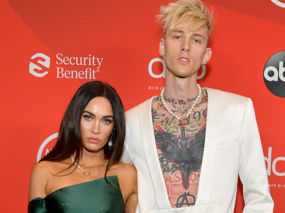 machine gun kelly megan fox amas