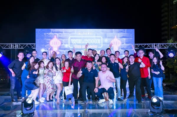 Radiant smiles and jubilant cheers fill the air as SkyWorld team, alongside members of the media and esteemed industry partners, come together to celebrate the numerous accolades garnered by SkyAwani 5 Residence in the heart of Sentul, Kuala Lumpur.