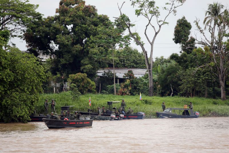 FILE PHOTO: Venezuelan soldiers patrol by boat on the Arauca River, the border between Colombia and Venezuela, as seen from Arauquita