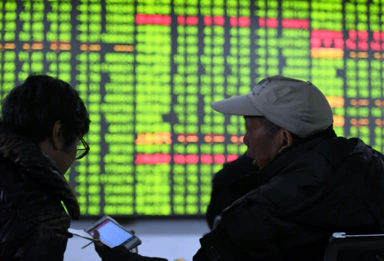 Shanghai's stock market ended the day 5.5% lower on November 27, 2015, while Shenzhen's composite index, which tracks stocks on China's second exchange, slumped 6.1%