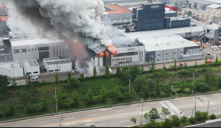 El fuego en la fábrica de Hwaseong