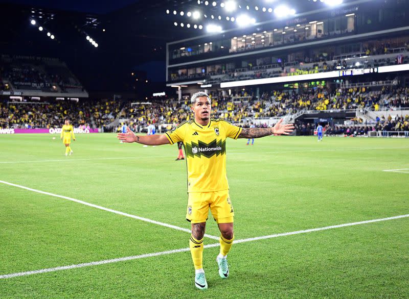 Juan "Cucho" Hernández celebra tras anotar uno de los goles con los que Columbus Crew ganó a Monterrey en la semifinal de la Copa de Campeones de la Concacaf