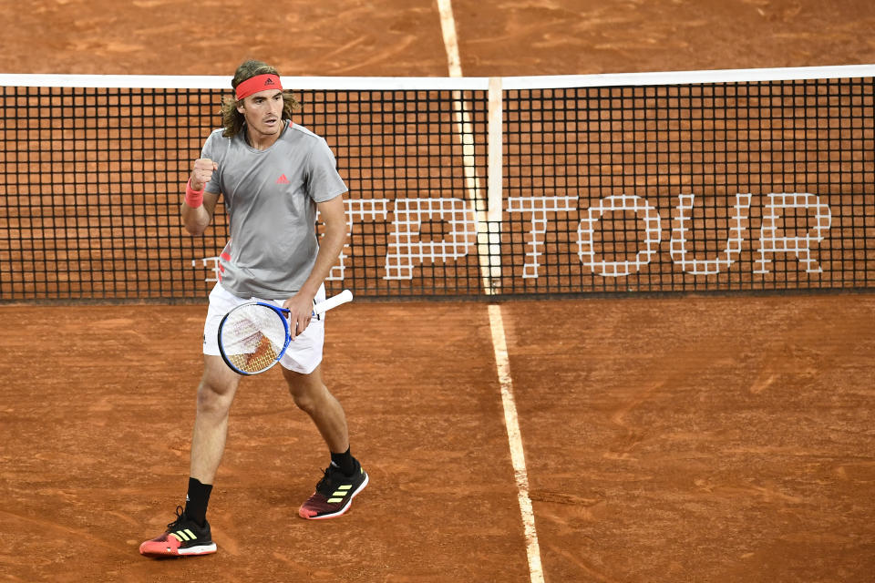 Stefanos Tsitsipas, 20 ans, fait tomber Rafael Nadal en demi-finale sur la terre battue madrilène, après un match époustouflant (6-4, 2-6, 6-3). Le jeune grec finira par s’incliner en finale contre Djokovic. (Crédit : OSCAR DEL POZO / AFP)