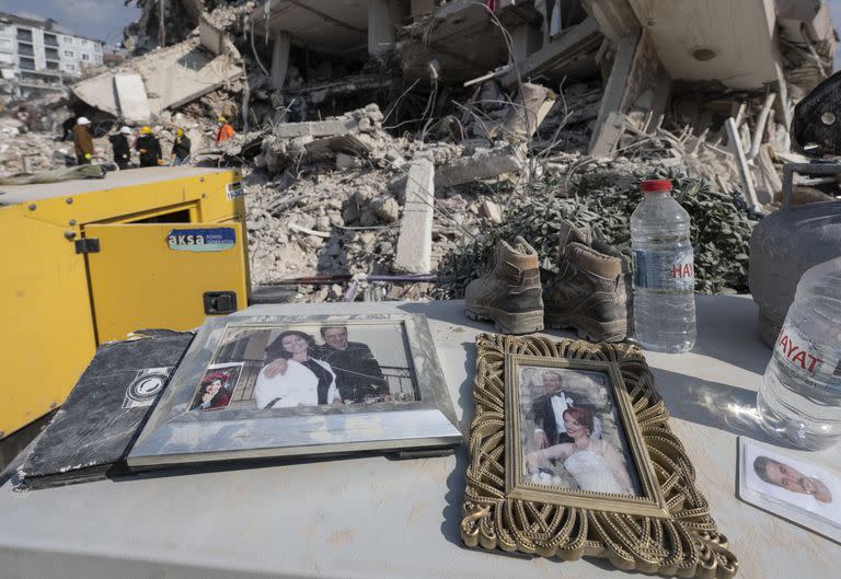 Fotos de casamiento sacadas de los escombros en Antakya, Turquía
