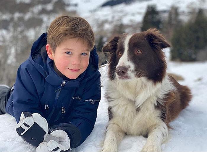 ¡La princesa de las nieves! Mary de Dinamarca corona las cumbres con su hijo Vincent y su perrita Grace