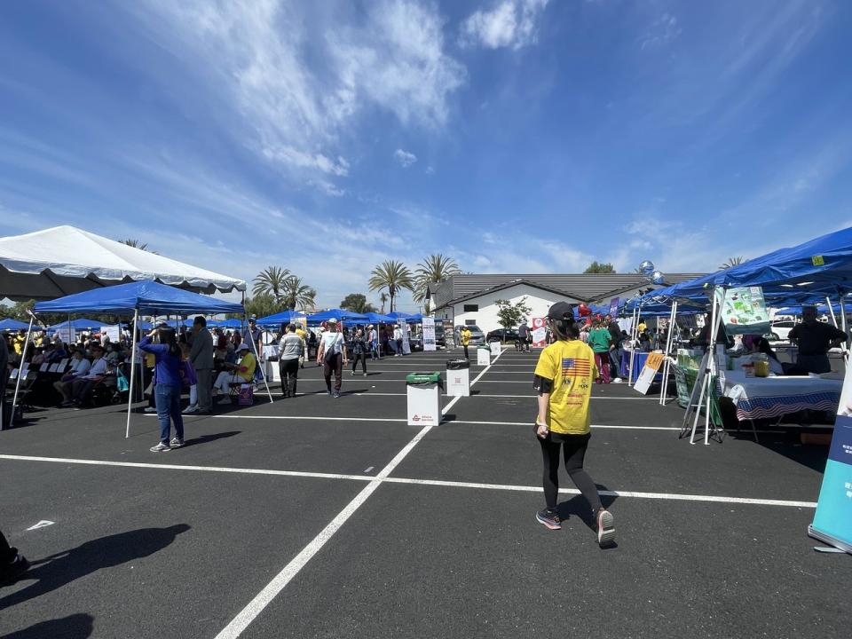 第九屆「感恩美國」慶祝國慶升旗典禮暨健康遊園會熱鬧舉行。（記者王若然／攝影）