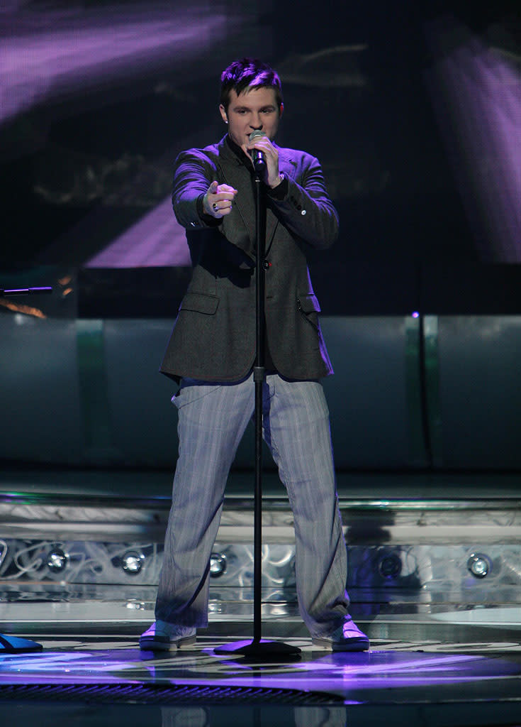 Blake Lewis performs as one of the top 2 contestants on the 6th season of American Idol.