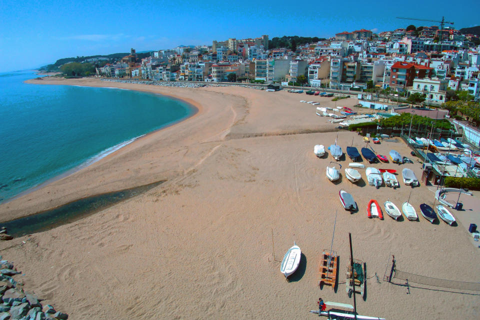 SANT POL DE MAR,  SPAIN - APRIL 10: A view of  the empty beach during an atypical Maundy Friday when the state of alarm decreed by the Government for the fight against the coronavirus continues on April 10, 2020 in Sant Pol de Mar, Spain. 15,843 people are reported to have died in Spain due to the COVID-19 outbreak  although the country has reported a decline in the daily number of deaths.  (Photo by Miquel Benitez/Getty Images)