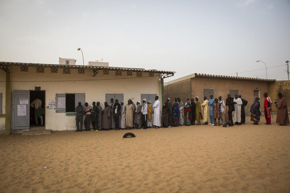 Senegalese voters line up to cast their ballot at a polling station in Dakar, Senegal Sunday Feb. 24, 2019. Voters are choosing whether to give President Macky Sall a second term in office as he faces four challengers.(AP Photo/Jane Hahn)