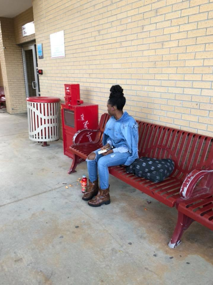 India was greeted with the sight of her daughter sitting in the cold, outside her deserted school. Photo: Facebook/india.davis.50364