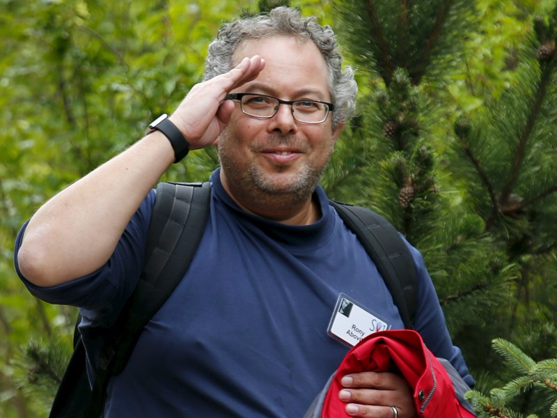 Rony Abovitz, CEO of augmented reality startup Magic Leap, waves during the first day of the annual Allen and Co. media conference in Sun Valley, Idaho July 8, 2015.  REUTERS/Mike Blake