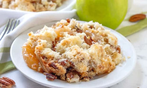 <p><a href="https://www.thecountrycook.net/easy-apple-crisp/" rel="nofollow noopener" target="_blank" data-ylk="slk:The Country Cook;elm:context_link;itc:0;sec:content-canvas" class="link ">The Country Cook</a></p>