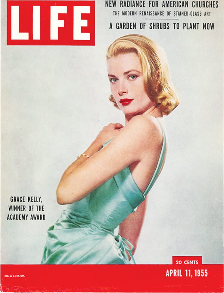 Grace Kelly wore a similar style to Cotillard's on the cover of ‘Life’ magazine in 1955. (Photo: Life)