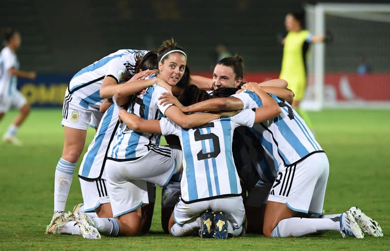 Adidas y la AFA decidieron estrenar la nueva camiseta de la Selección con el equipo femenino que juega la Copa América en Colombia