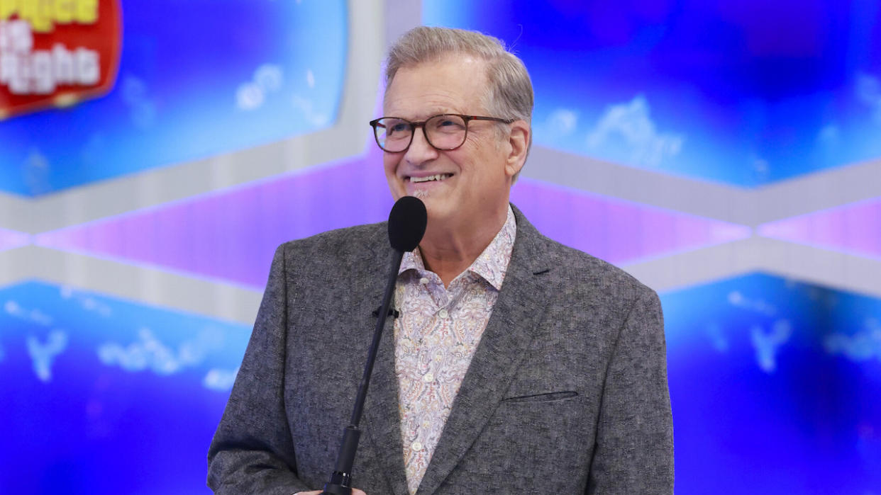  Drew Carey in grey blazer and paisley dress shirt hosting The Price is Right. 