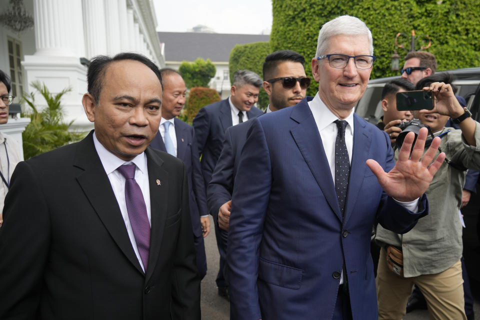 Apple CEO Tim Cook, right, walks with Indonesia's Minister of Communication and Information Technology Budi Arie Setiadi, left, after a meeting with President Joko Widodo at the palace in Jakarta, Indonesia, Wednesday, April 17, 2024.(AP Photo/Achmad Ibrahim)