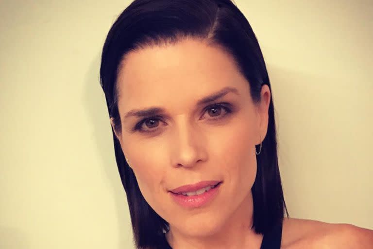 Neve Campbell contó que fue perseguida y atacada por un oso en medio de una filmación