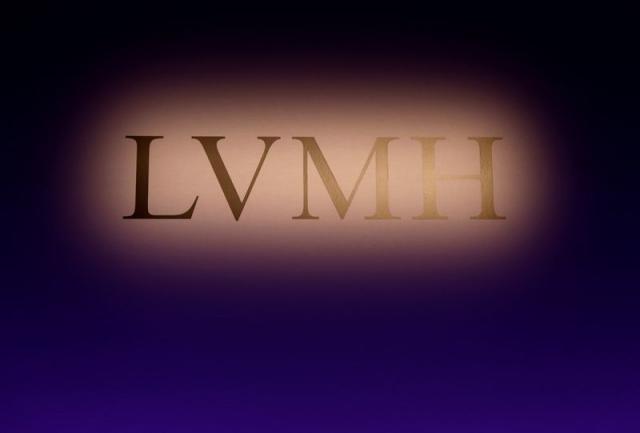 LVMH organic revenue growth quarterly by region 2022