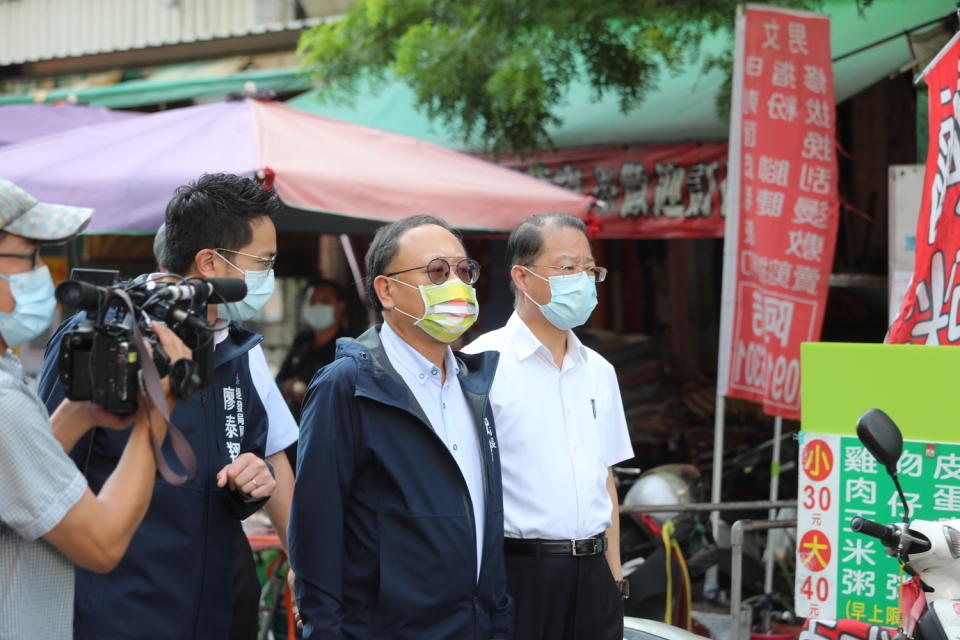 高雄市副市長史哲 (右二) 。   圖：高雄市政府/提供