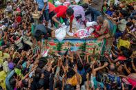 <p>Rohingya Muslims, who travelled from Myanmar into Bangladesh, stretch their arms out to collect food items distributed by aid agencies near Balukhali refugee camp, Bangladesh. (AP Photo/Dar Yasin) </p>