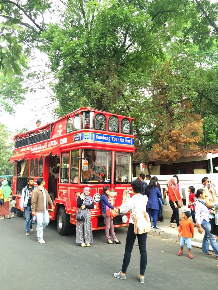 The waiting is over: Now that Bandros is ready and accessible, Bandung residents and visitors are welcoming the tour bus with much exciting anticipation.