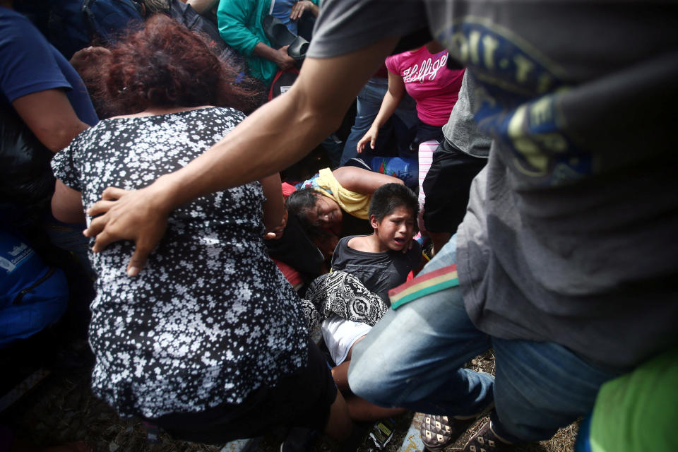 FOTOS | Así rompieron los migrantes el cerco fronterizo para entrar a México