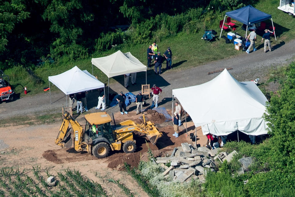 Investigators are back at the DiNardo family farm in Solebury. (CLEM MURRAY / Staff Photographer)