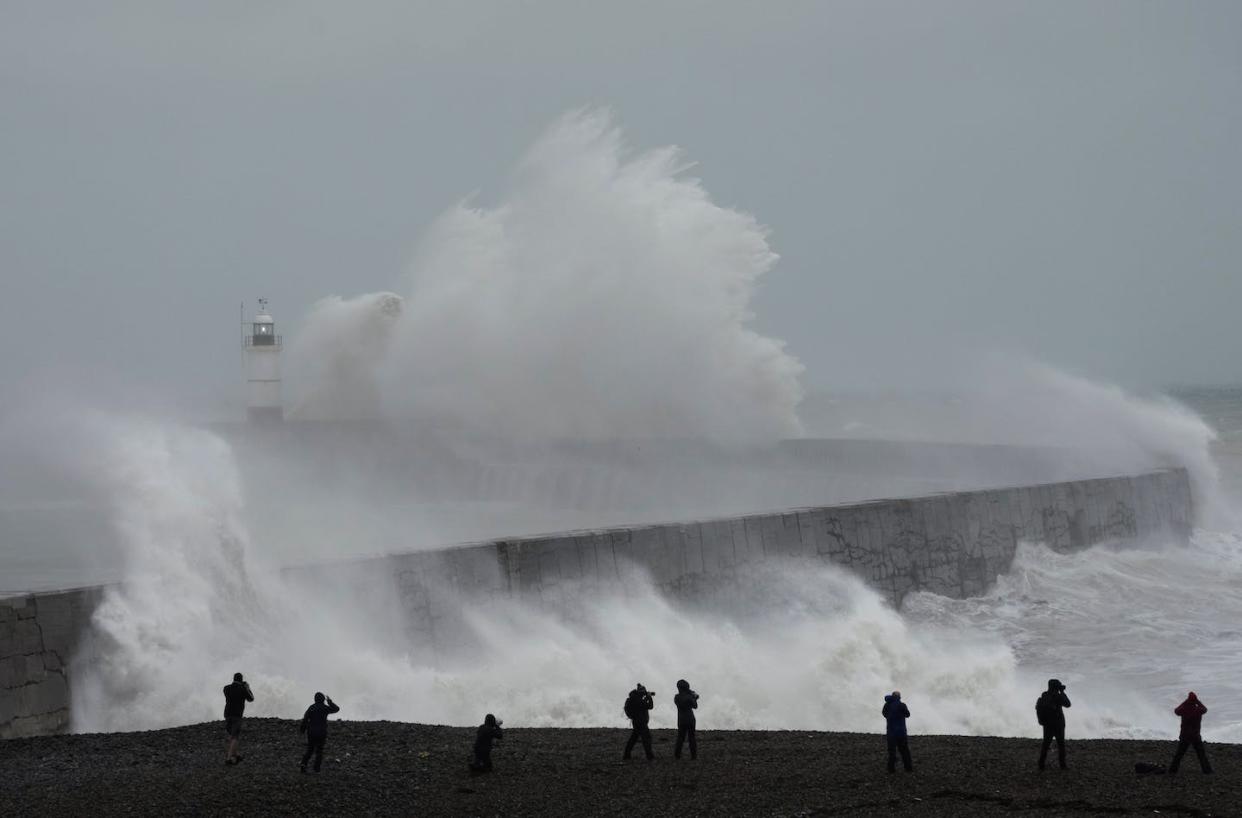 Storm Ciarán pounded England's Newhaven Lighthouse and harbor wall on Nov. 4, 2023. <a href="https://newsroom.ap.org/detail/BritainEuropeWeather/ca5dffe836424095b080ee781886aa54/photo" rel="nofollow noopener" target="_blank" data-ylk="slk:AP Photo/Kin Cheung;elm:context_link;itc:0;sec:content-canvas" class="link ">AP Photo/Kin Cheung</a>