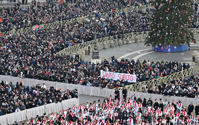 Funeral de Benedicto XVI en San Pedro del Vaticano