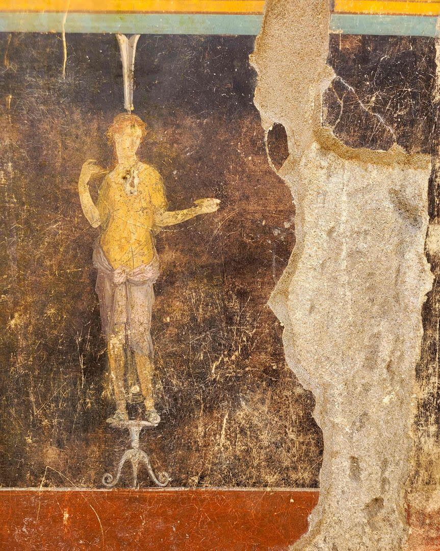 Uno de los frescos inspirados en la guerra de Troya que adornan una sala de banquetes y que fueron descubiertos en Pompeya. (Handout / Parco Archeologico di Pompei press office / AFP) 