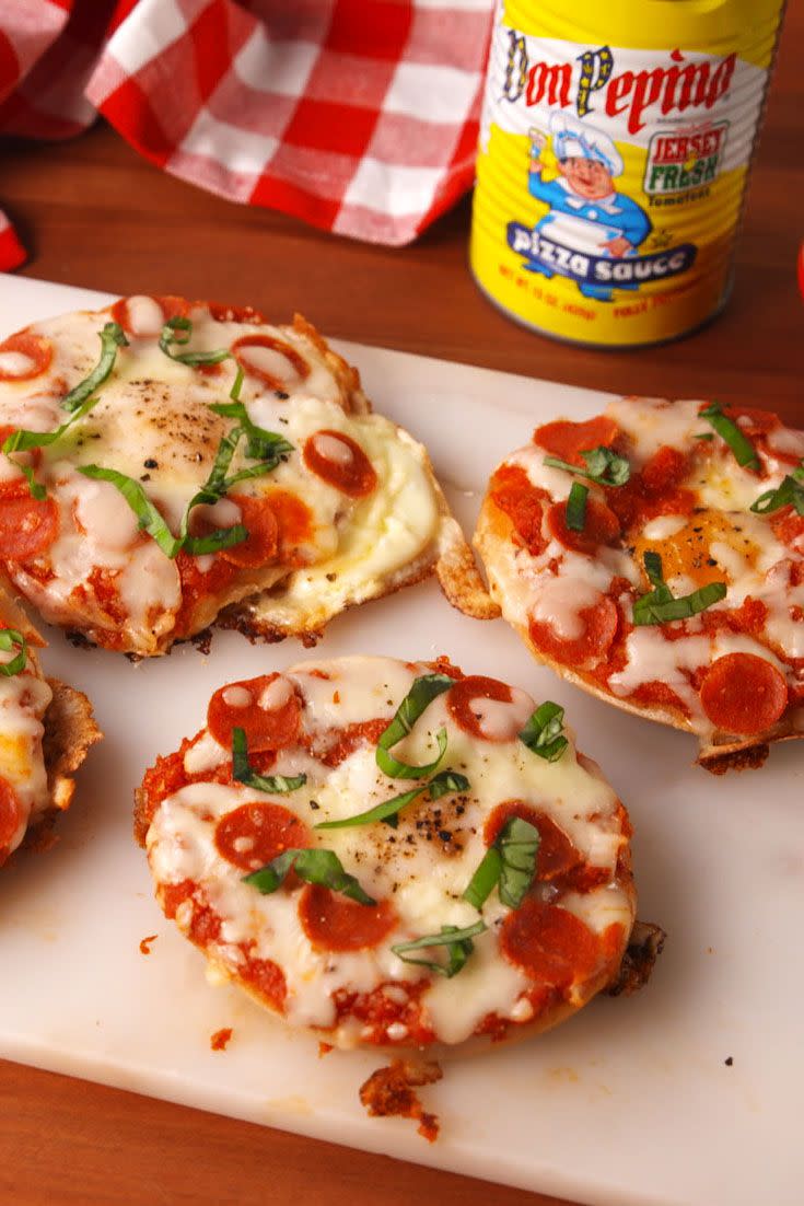 Egg-in-a-Hole Pizza Bagels