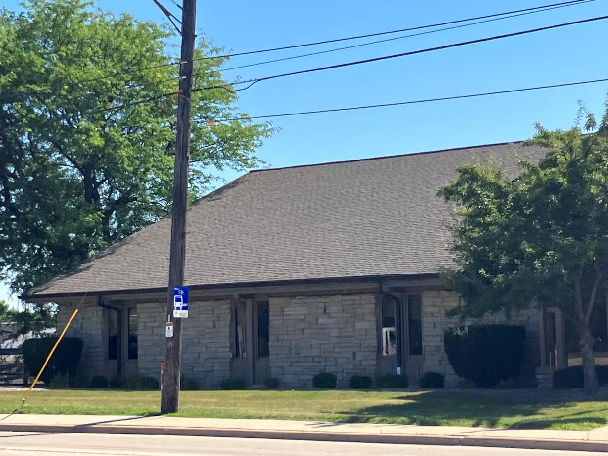 The Associated Bank branch at 2001 S. Webster Ave., in Allouez, will close Nov. 17, 2023. The branch is one of six Green Bay-based Associated plans to close this fall.
