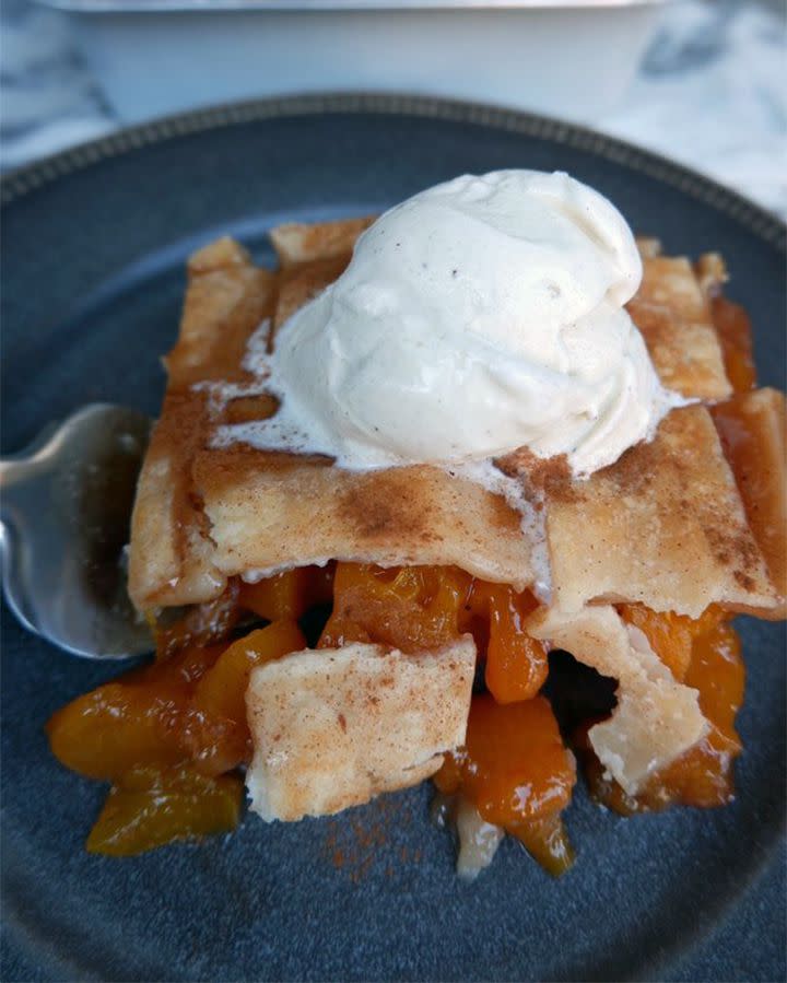 aunt evelyn's peach cobbler