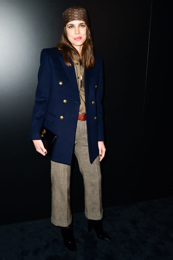 <p>Passionnée de mode, Charlotte Casiraghi s’installe volontiers en front row lors de la Fashion Week parisienne. En février 2020, elle assiste notamment au défilé automne-hiver 2020-2021 de la maison Saint Laurent.</p><br>
