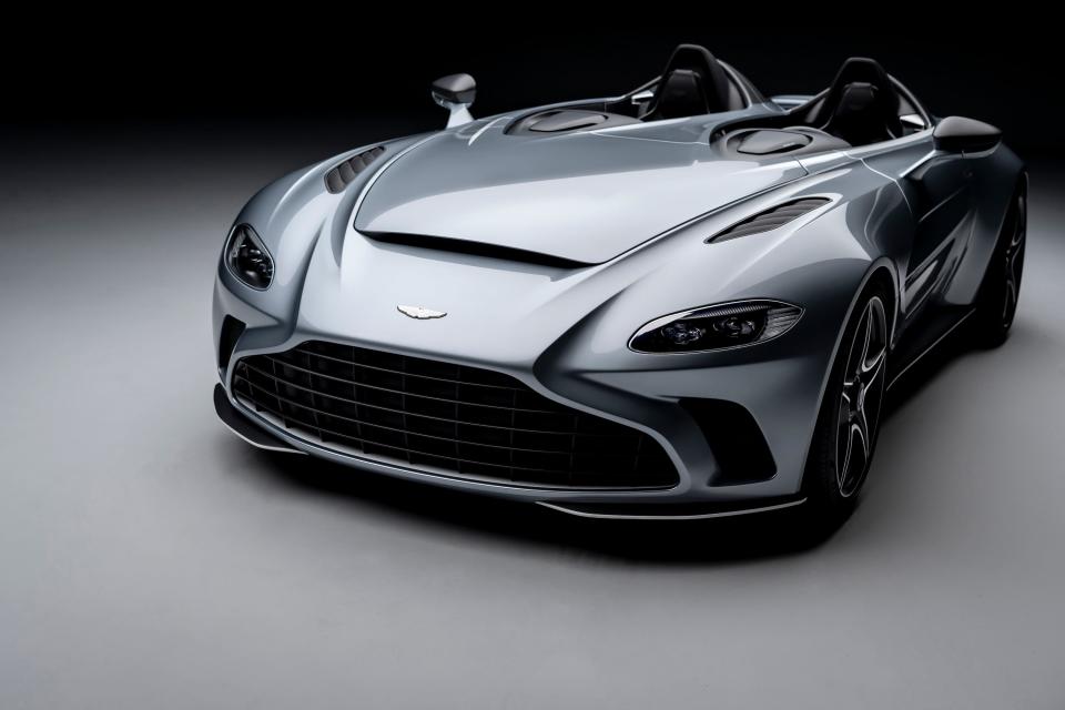 Aston Martin V12 Speedster (3)