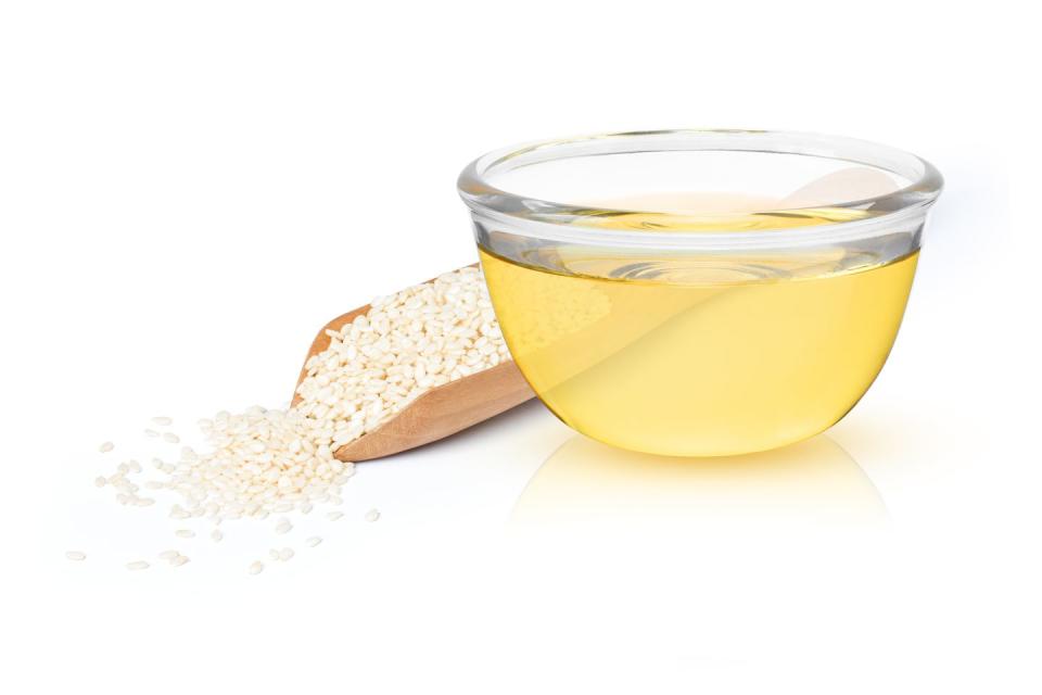 sesame oil with white sesame seed