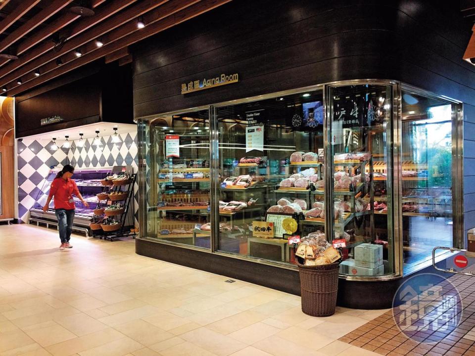 美福是國內知名肉片進口商，總部一樓還有專門販售肉品的超市。