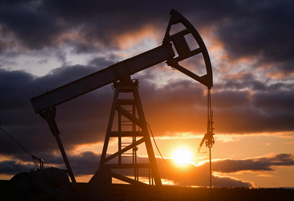 A view shows an oil pump jack outside Almetyevsk in the Republic of Tatarstan, Russia June 4, 2023. REUTERS/Alexander Manzyuk