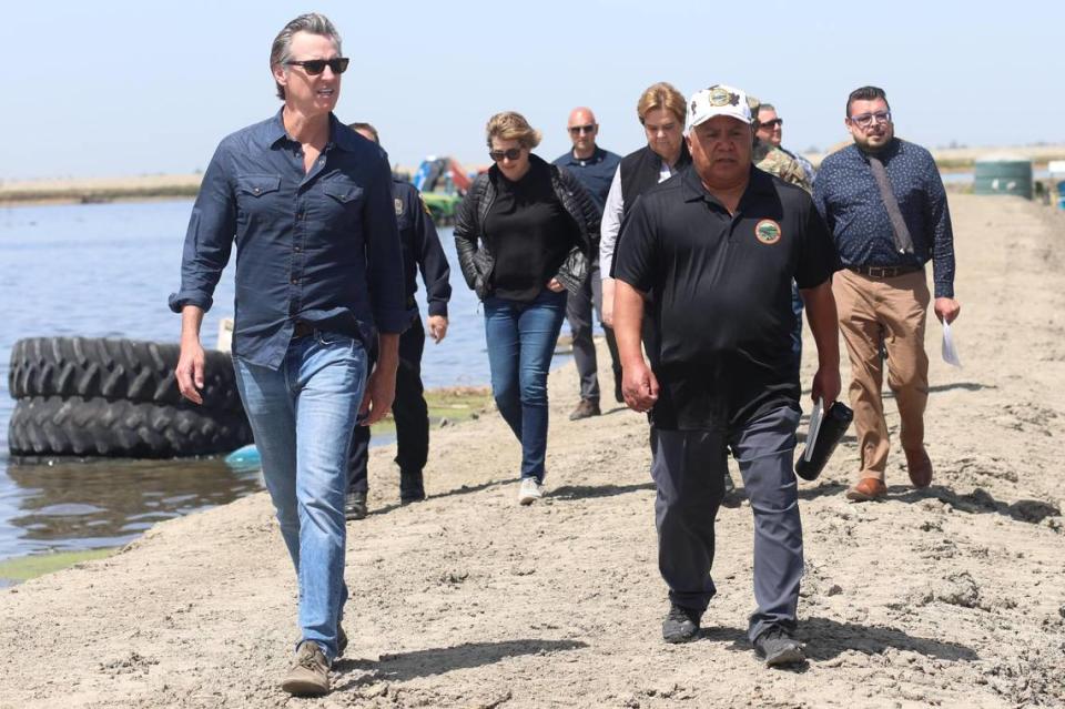 California Gov. Gavin Newsom, far left, along with Kings County Supervisor Richard Valle, center, and Tulare County Supervisor Eddie Valero, far right, and other state officials. arrive to speak to the media at Hansen Ranches on 6th Avenue Tuesday, April 25, 2023, south of Corcoran, CA. María G. Ortiz-Briones/mortizbriones@vidaenelvalle.com