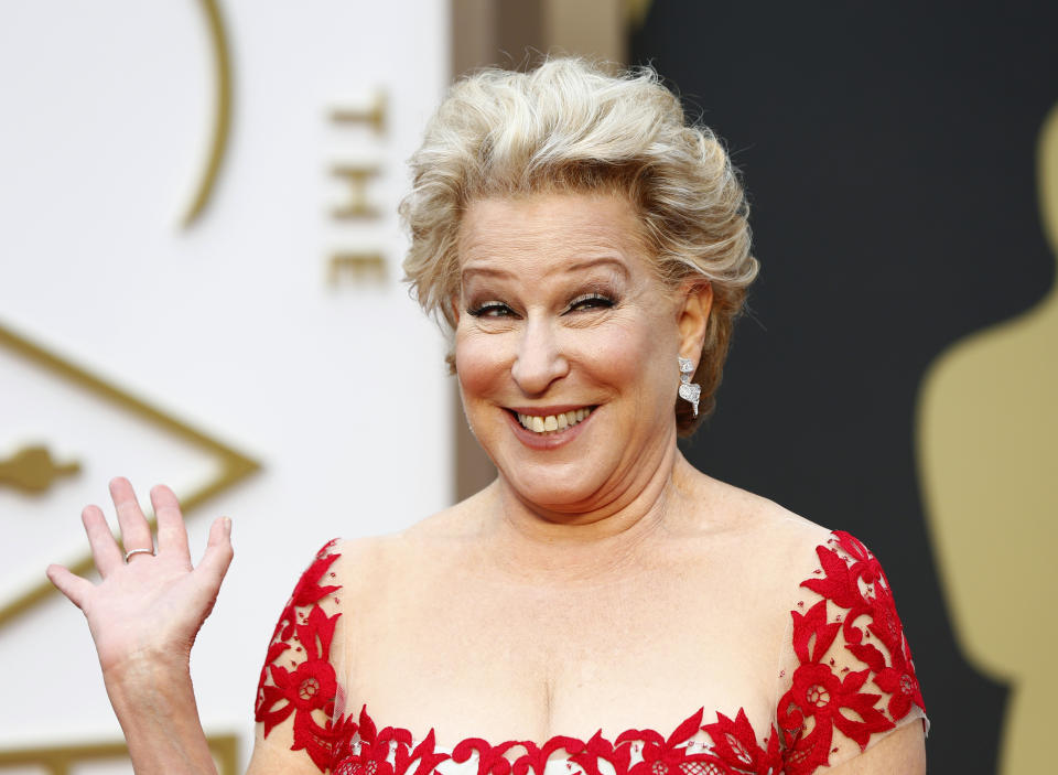 Singer Bette Midler arrives at the 86th Academy Awards in Hollywood, California March 2, 2014.   REUTERS/Lucas Jackson (UNITED STATES TAGS: ENTERTAINMENT) (OSCARS-ARRIVALS)