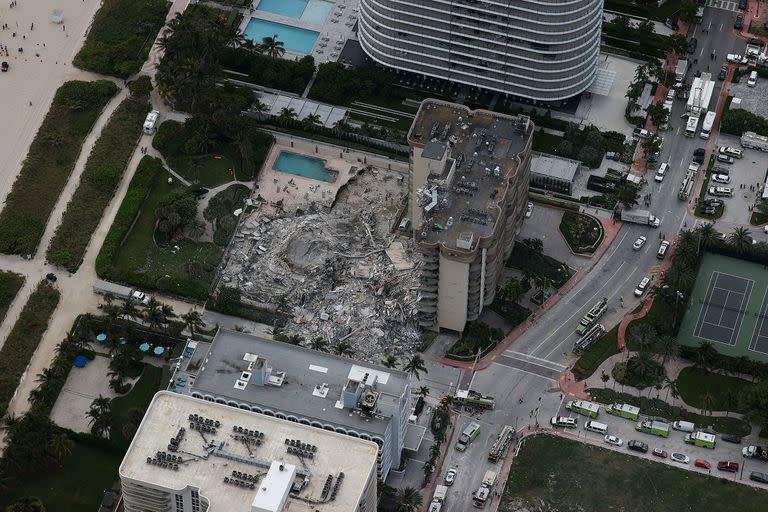 En fotos: impactantes imágenes del edificio que se derrumbó en Miami