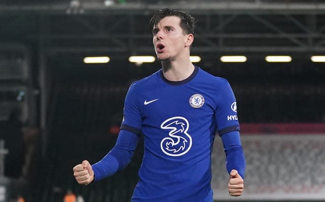 Mason Mount's goal returned Chelsea to winning ways in a 1-0 win over 10-man Fulham